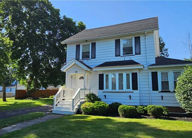 Property at 29 Castlewood Dr, Gates, NY 14624, 3 beds, 1 bath