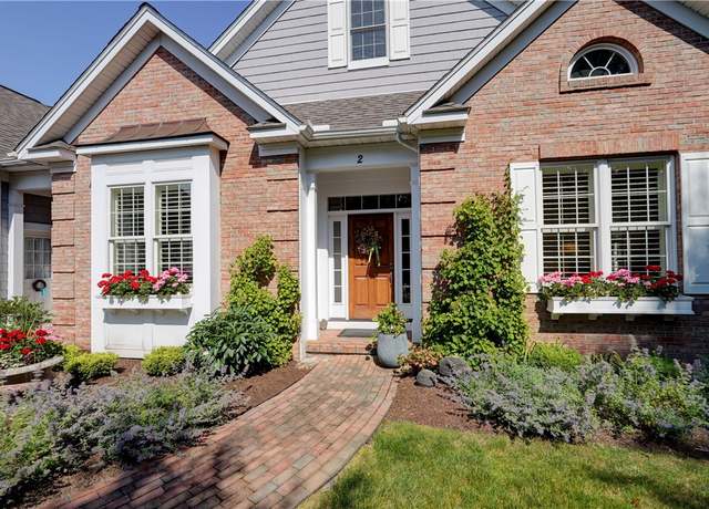 Property at 2 Stonecreek Ln, Pittsford, NY 14534, 3 beds, 2.5 baths