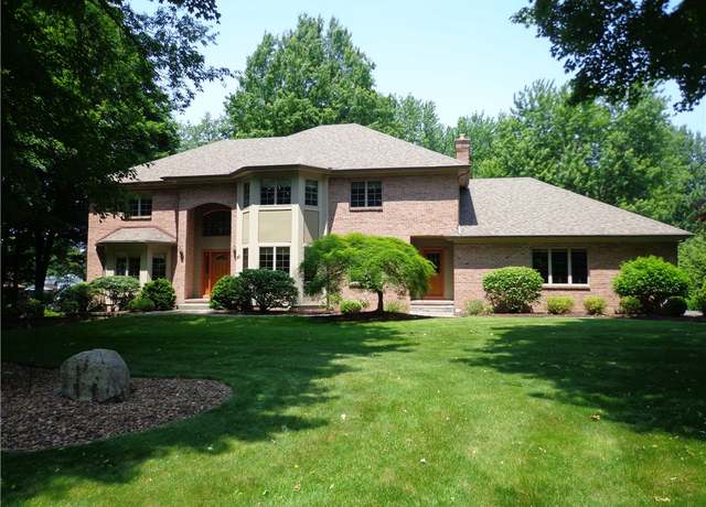 Property at 32 Valley Park Dr, Parma, NY 14559, 5 beds, 2.5 baths