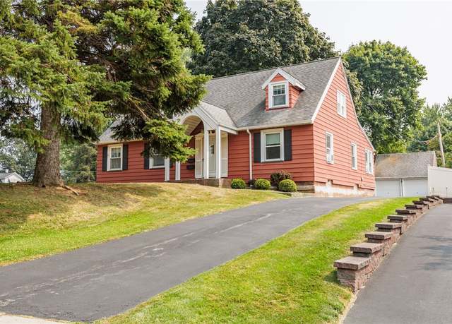 Property at 579 Lake Shore Blvd, Irondequoit, NY 14617, 3 beds, 1.5 baths