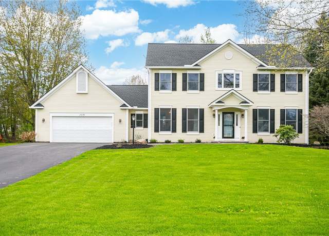 Property at 1519 Fieldcrest Dr, Webster, NY 14580, 4 beds, 2.5 baths