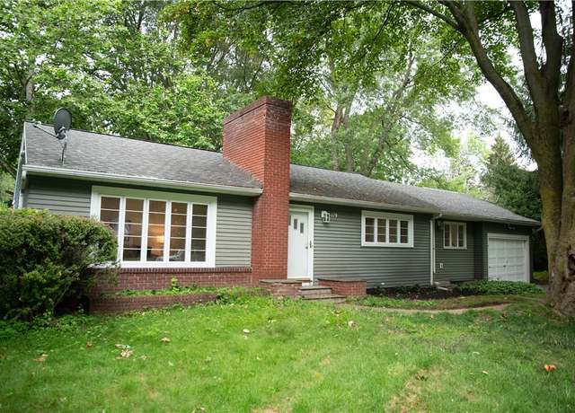 Property at 119 Oakridge Dr, Irondequoit, NY 14617, 4 beds, 1.5 baths