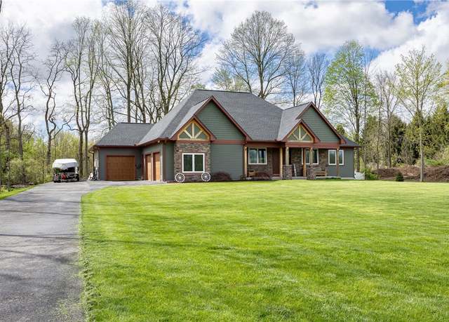 Property at 25 Forest Ridge Trl, Parma, NY 14559, 3 beds, 2.5 baths