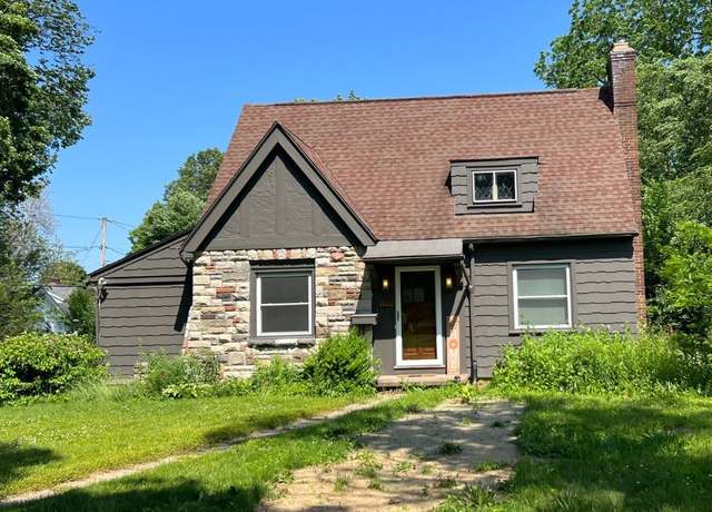 Property at 122 Mayfair Dr, Irondequoit, NY 14617, 3 beds, 2.5 baths