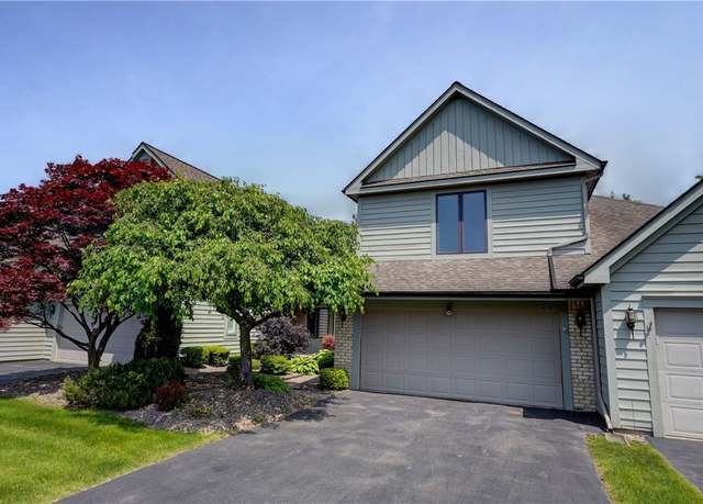 Property at 26 Wood Run Cmns, Greece, NY 14612, 2 beds, 2.5 baths