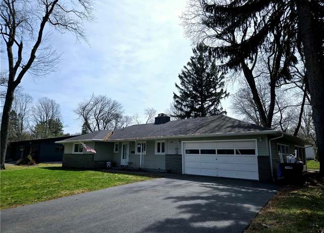 Property at 41 Hillhurst Ln, Irondequoit, NY 14617, 3 beds, 1.5 baths