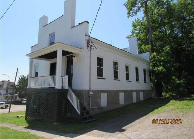 Property at 4 Geneva St, Lyons, NY 14489, 4 beds, 1 bath