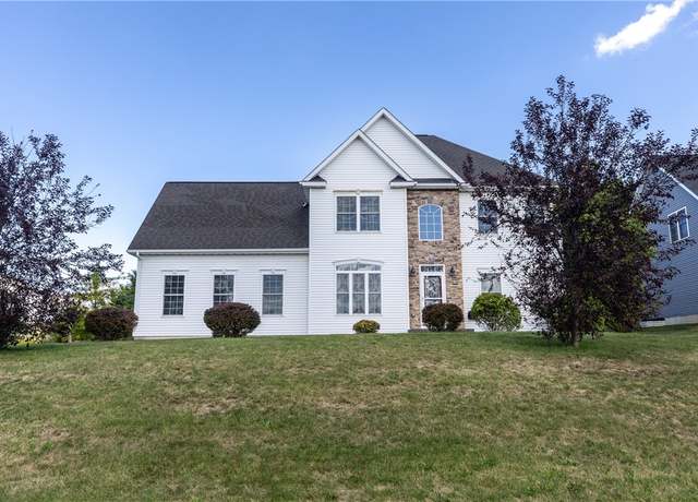 Property at 126 Saint Andrews Dr, Horseheads, NY 14845, 4 beds, 2.5 baths