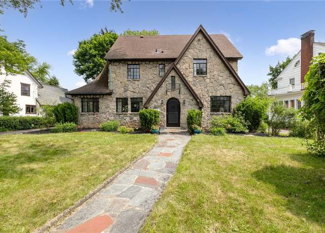 Property at 22 Rhinecliff Dr, Brighton, NY 14618, 5 beds, 2.5 baths