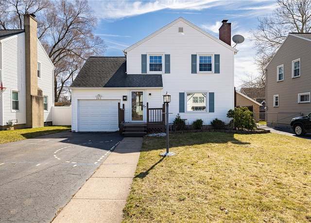 Property at 261 Scholfield Rd, Irondequoit, NY 14617, 3 beds, 1.5 baths