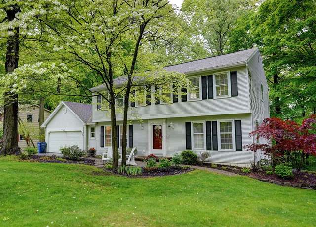 Property at 18 Chesham Way, Perinton, NY 14450, 4 beds, 2.5 baths