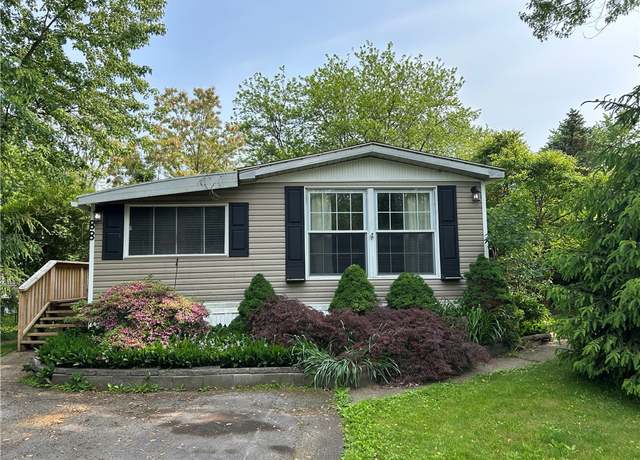 Property at 88 Prestige Dr, Manchester, NY 14432, 2 beds, 2 baths