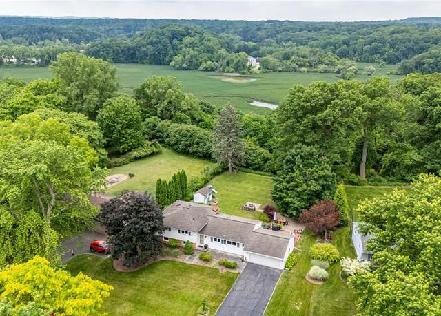 Property at 259 Parkview Dr, Penfield, NY 14625, 3 beds, 1.5 baths