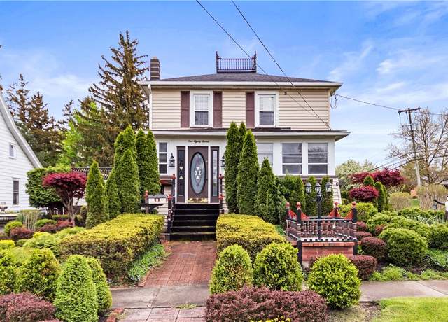 Property at 187 Clark St, Canandaigua-city, NY 14424, 4 beds, 1 bath
