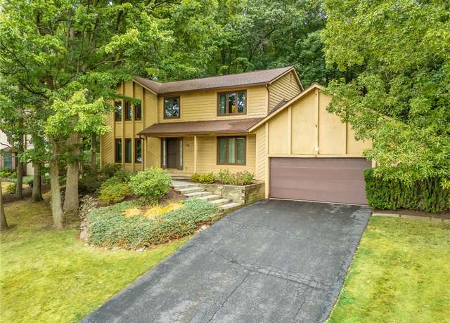 Property at 18 Colonial Dr, Perinton, NY 14450, 4 beds, 2.5 baths