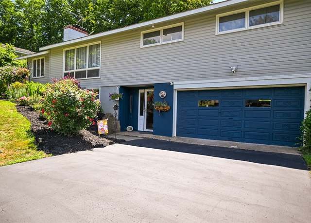 Property at 304 Southfield Dr, Manlius, NY 13066, 3 beds, 2 baths