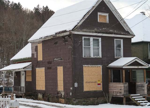 Property at 36 Albany St, Oxford, NY 13830, 3 beds, 1 bath