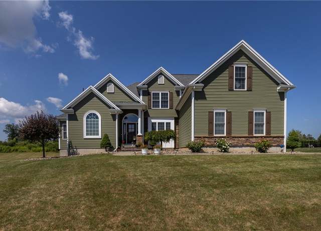 Property at 329 Wexford Ln, Horseheads, NY 14845, 4 beds, 2.5 baths