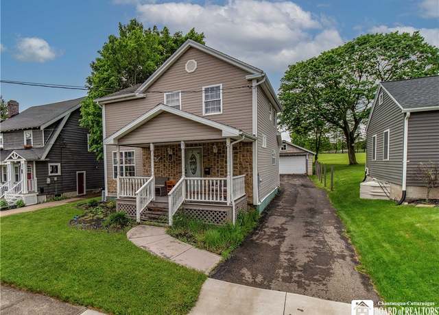Property at 33 Gwendolin Ave, Jamestown, NY 14701, 3 beds, 1.5 baths