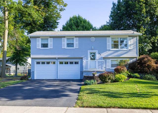Property at 36 Timberwood Dr, Parma, NY 14468, 4 beds, 1.5 baths