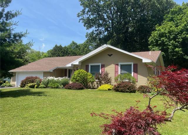 Property at 85 Parkway Dr, Chili, NY 14514, 3 beds, 2.5 baths