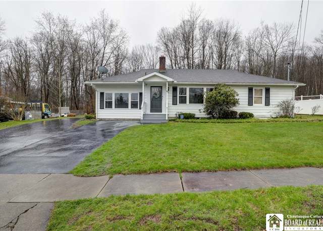 Property at 47 Summit Ave, Jamestown, NY 14701, 3 beds, 2 baths