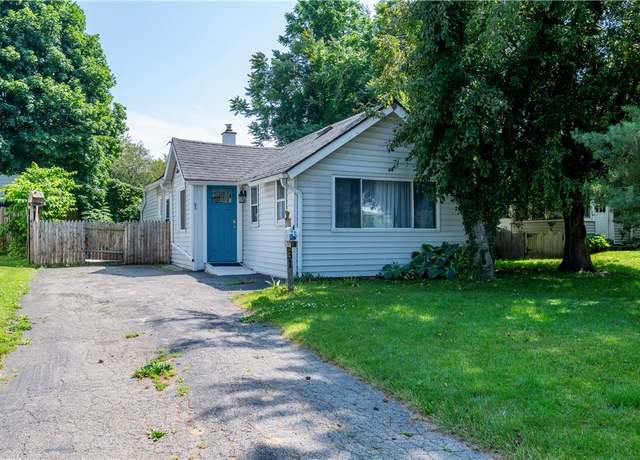Property at 31 Broderick Dr, Irondequoit, NY 14622, 2 beds, 1 bath