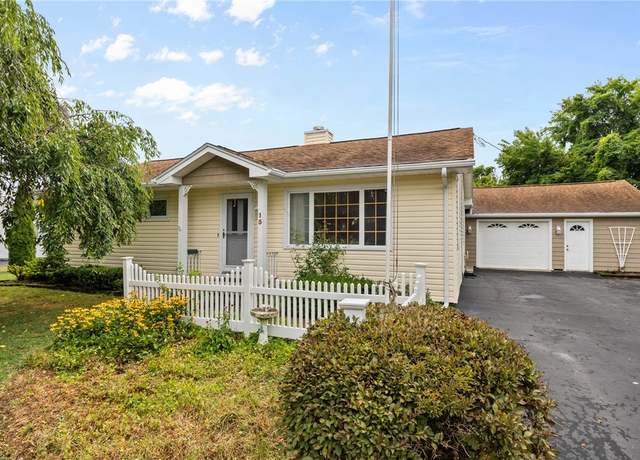 Property at 15 Palamino Dr, Henrietta, NY 14623, 3 beds, 1 bath