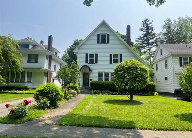 Property at 105 Inglewood Dr, Rochester, NY 14619, 5 beds, 2.5 baths