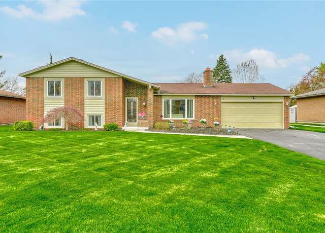 Property at 116 Andiron Ln, Greece, NY 14612, 3 beds, 1.5 baths