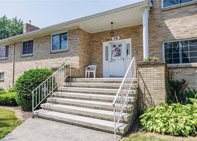 Property at 39 C Veldor Park, Greece, NY 14612, 2 beds, 1.5 baths
