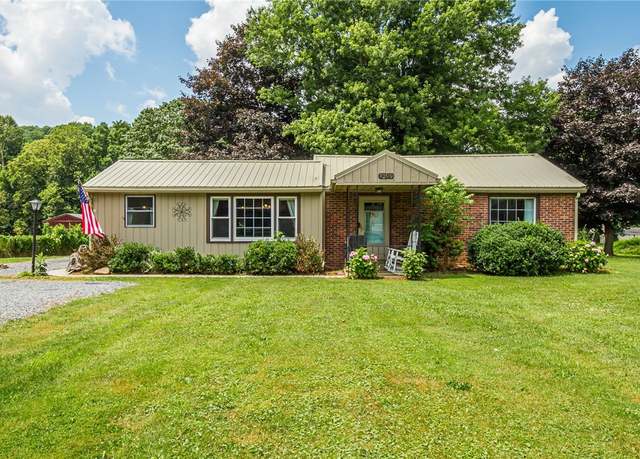 Property at 1209 Johnson Rd, Palmyra, NY 14522, 2 beds, 1 bath