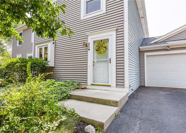 Property at 204 Wycliff Dr, Webster, NY 14580, 3 beds, 1.5 baths