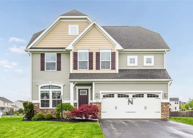 Property at 1601 Clovertrail Dr, Farmington, NY 14425, 4 beds, 3.5 baths