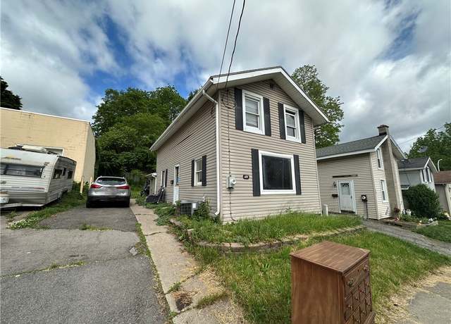 Property at 135 William St, Palmyra, NY 14522, 3 beds, 1 bath