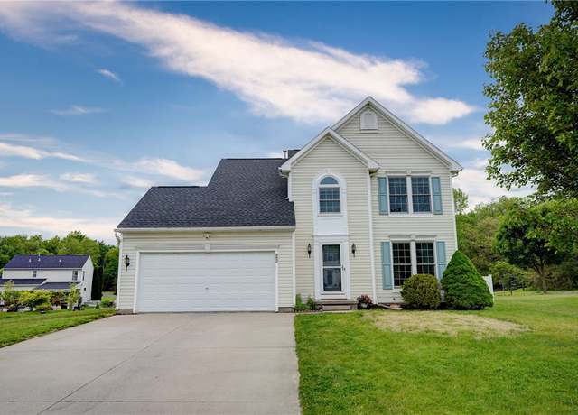 Property at 22 Butterfly Ln, Henrietta, NY 14586, 3 beds, 2.5 baths