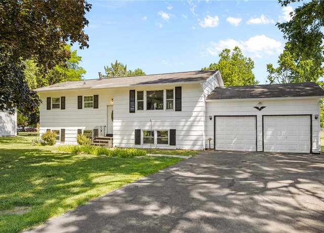 Property at 22 Watch Hill Dr, Chili, NY 14624, 4 beds, 1.5 baths