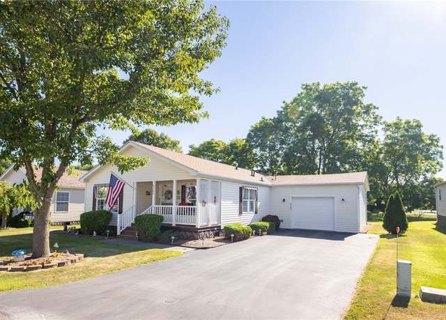 Property at 4283 Canalside Dr, Palmyra, NY 14522, 3 beds, 2 baths