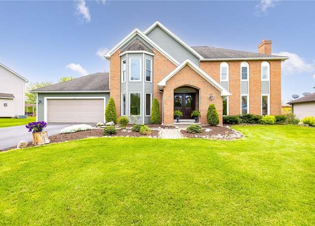 Property at 15 Saint Andrews Blvd, Perinton, NY 14450, 4 beds, 3 baths