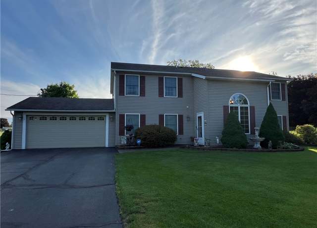 Property at 972 Hudson Acres Dr, Southport, NY 14871, 3 beds, 2.5 baths