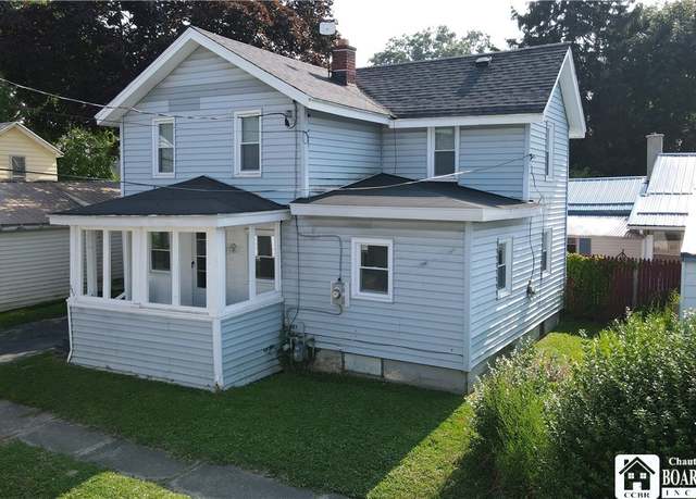 Property at 305 Canary St, Dunkirk, NY 14048, 3 beds, 1 bath