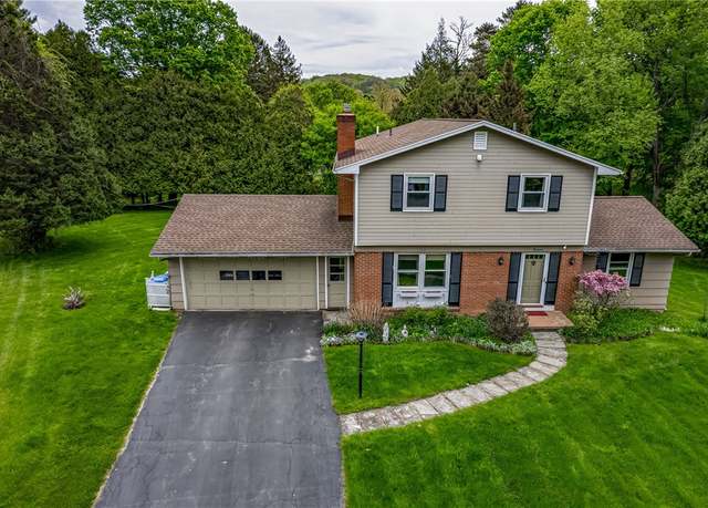 Property at 18 Pinehill Dr, Perinton, NY 14534, 5 beds, 2.5 baths