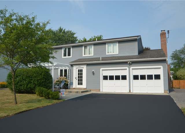 Property at 11 Thistlewood Ln, Ogden, NY 14559, 4 beds, 2.5 baths