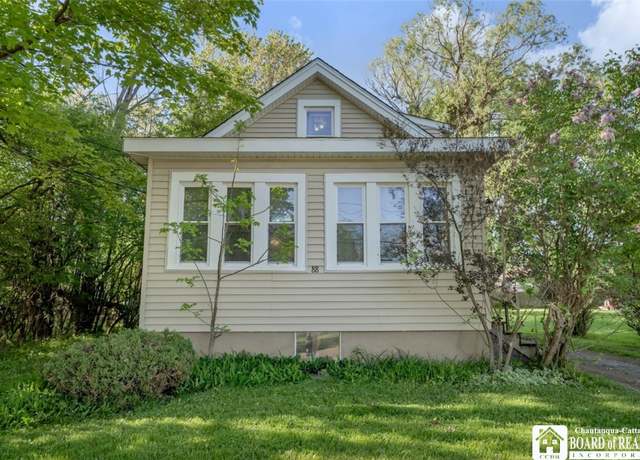 Property at 88 Summit Ave, Orchard Park, NY 14127, 2 beds, 1.5 baths