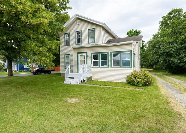 Property at 140 Hook Rd, Farmington, NY 14425, 4 beds, 1 bath