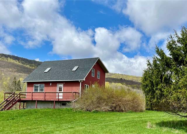 Property at 1753 Bragg Hollow Rd, Middletown, NY 12438, 4 beds, 2 baths