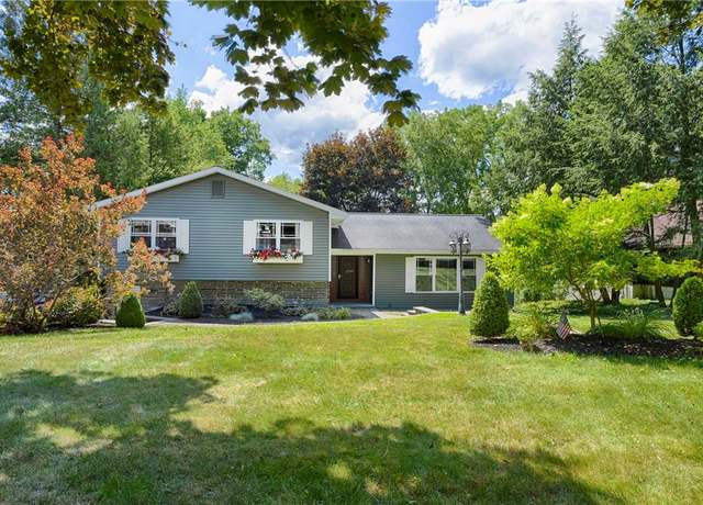 Property at 125 Pine Ridge Dr, Arcadia, NY 14513, 4 beds, 3 baths