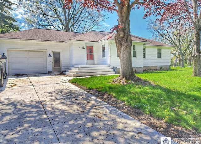 Property at 33 Wright Park Dr, Dunkirk-city, NY 14048, 3 beds, 1 bath