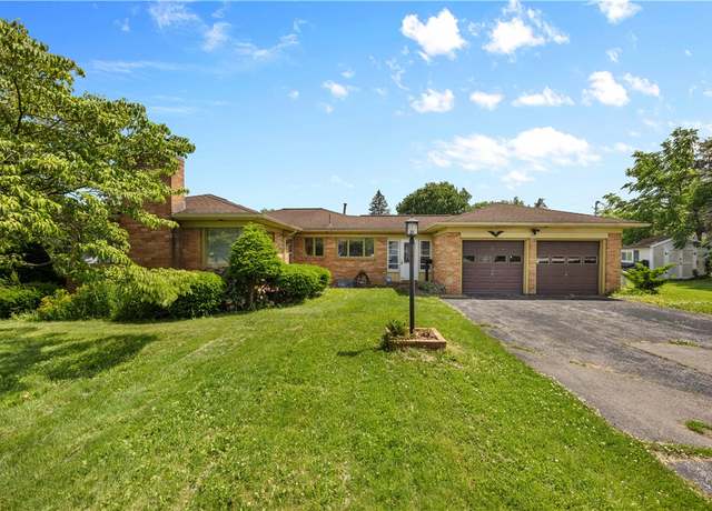 Property at 127 Viewcrest Dr, Irondequoit, NY 14609, 3 beds, 2 baths