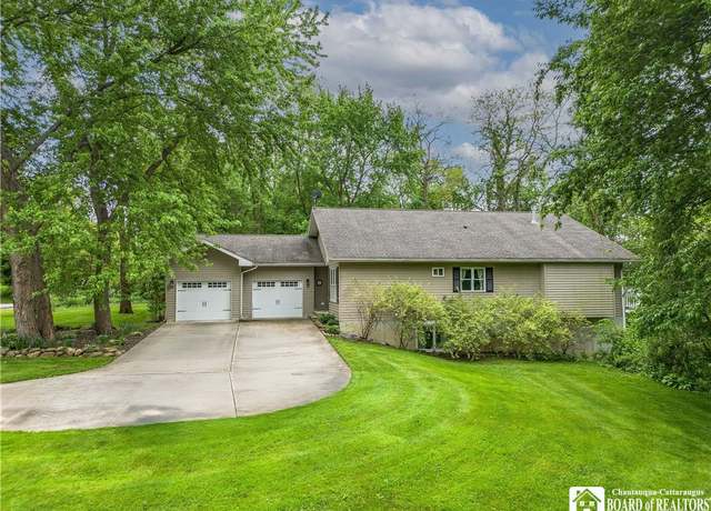 Property at 285 Porter Rd, Pomfret, NY 14063, 3 beds, 3.5 baths